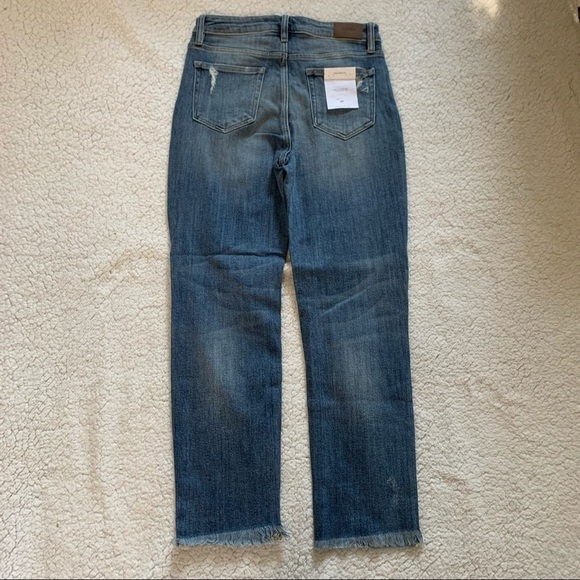 Zoey Mom Jean New With Tags Size 28 ultra high rise in Medium Wash - Picture 4 of 15